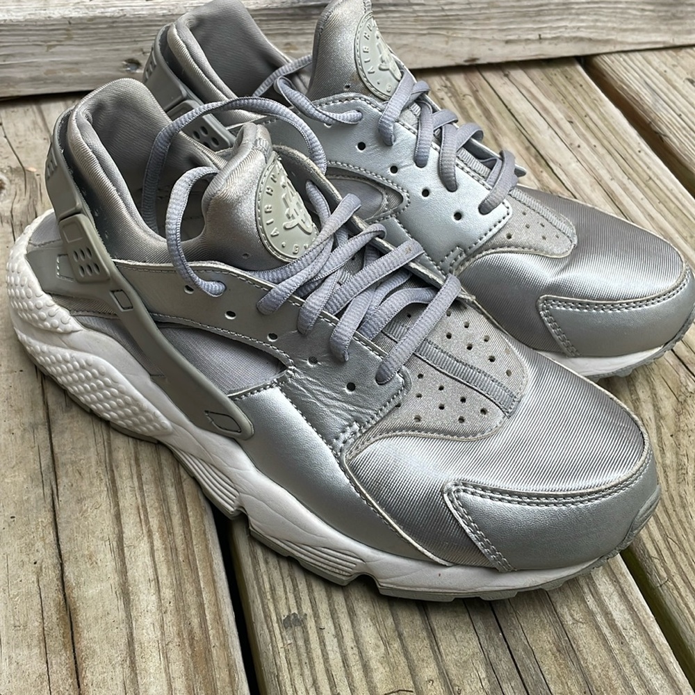 Nike Huarache Run Silver/Gray Sneakers Size 9 - Picture 6 of 13
